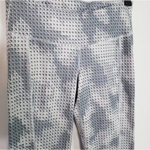 Old Navy Compression athletic leggings white gray